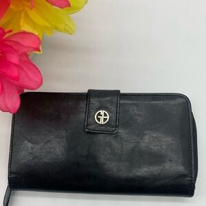 Gianni Bini Black Leather Standard Size Wallet